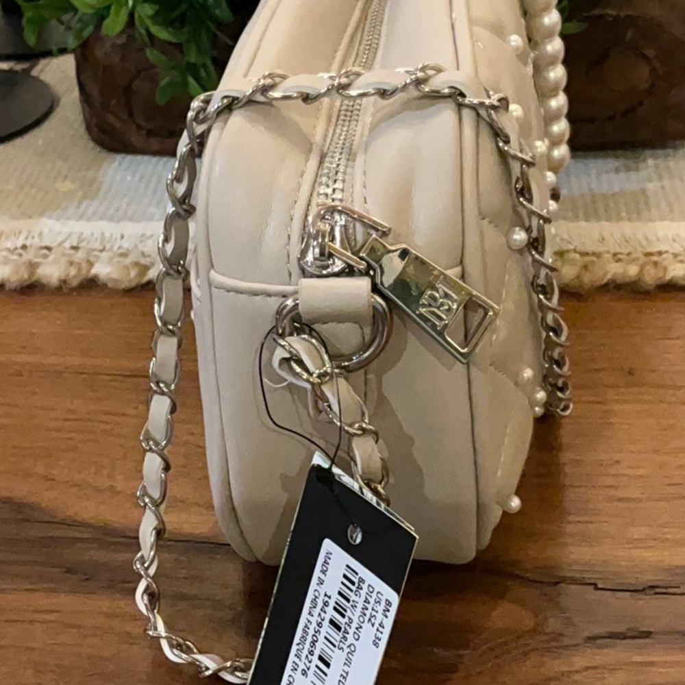 BADGLEY MISCHKA OFF WHITE CROSSBODY EITH PEARL ACCENTS - Picture 4 of 8